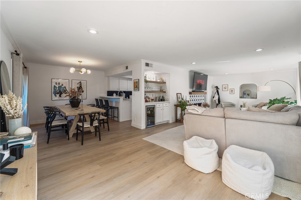 5440 Lindley 201 Property Photo 7