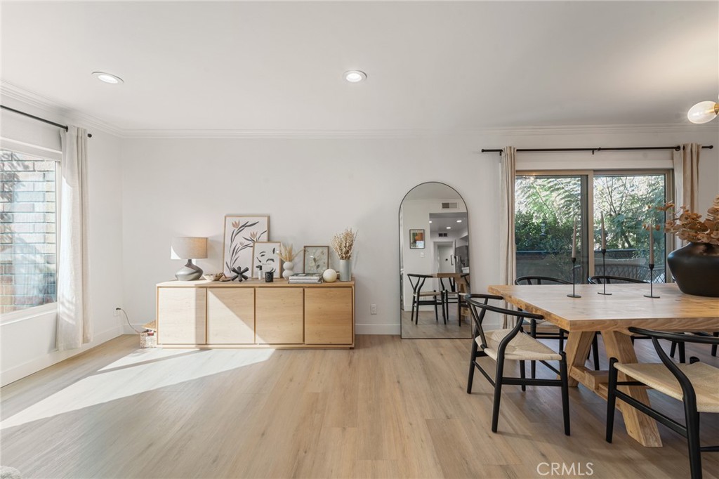 5440 Lindley 201 Property Photo 9