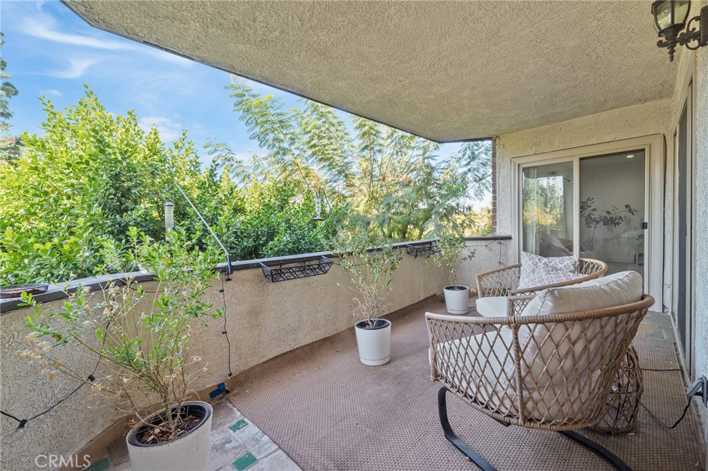 5440 Lindley 201 Property Photo 10