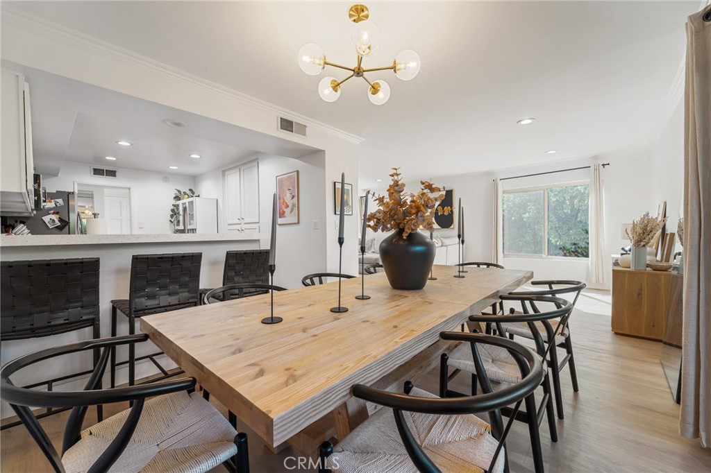 5440 Lindley 201 Property Photo 12