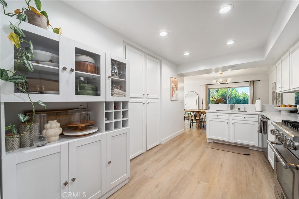 5440 Lindley 201 Property Photo 14