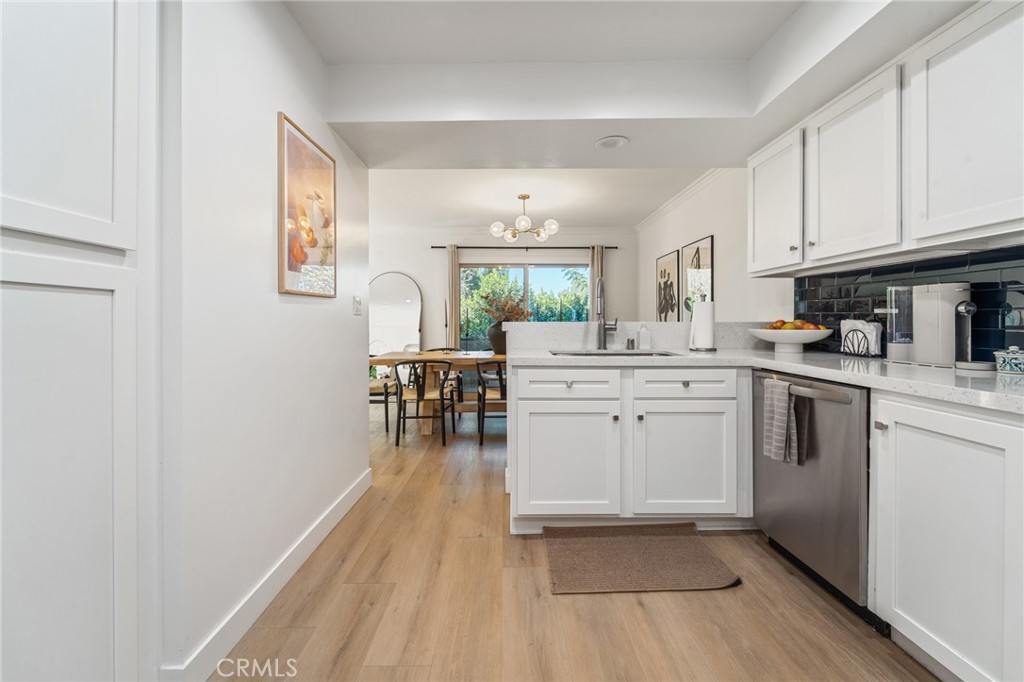 5440 Lindley 201 Property Photo 16