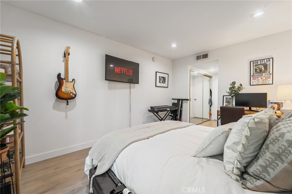 5440 Lindley 201 Property Photo 21