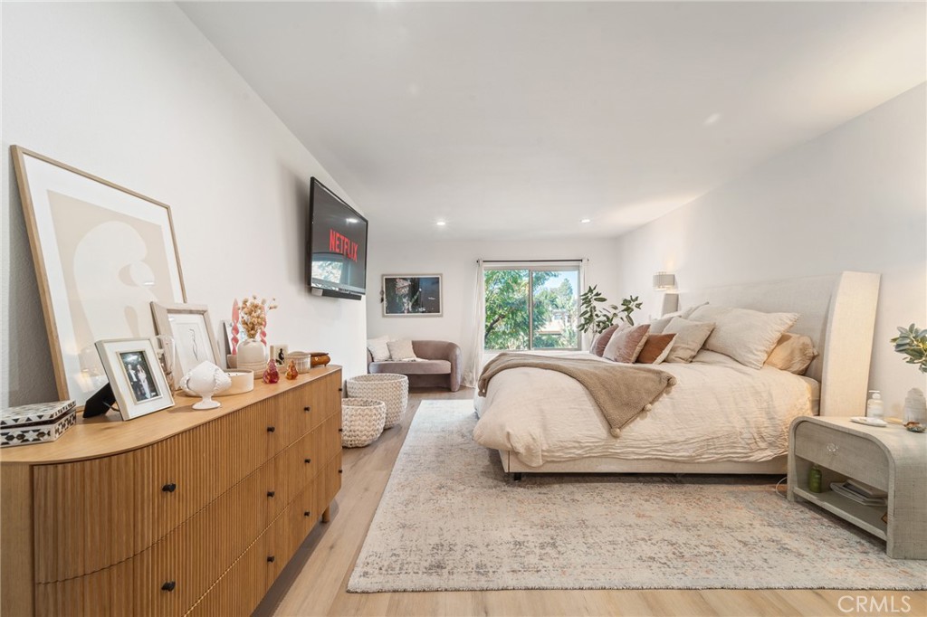 5440 Lindley 201 Property Photo 23