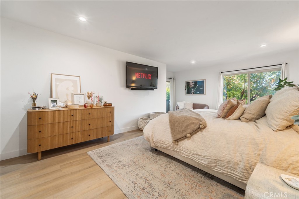 5440 Lindley 201 Property Photo 24