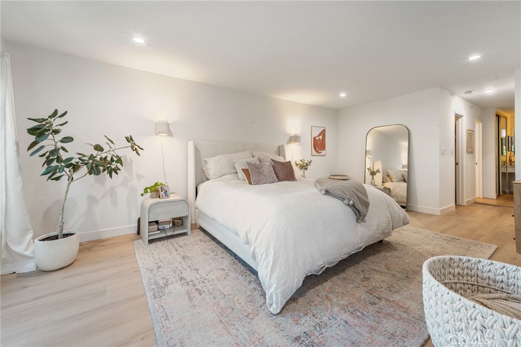 5440 Lindley 201 Property Photo 25