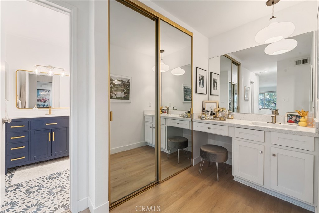 5440 Lindley 201 Property Photo 26