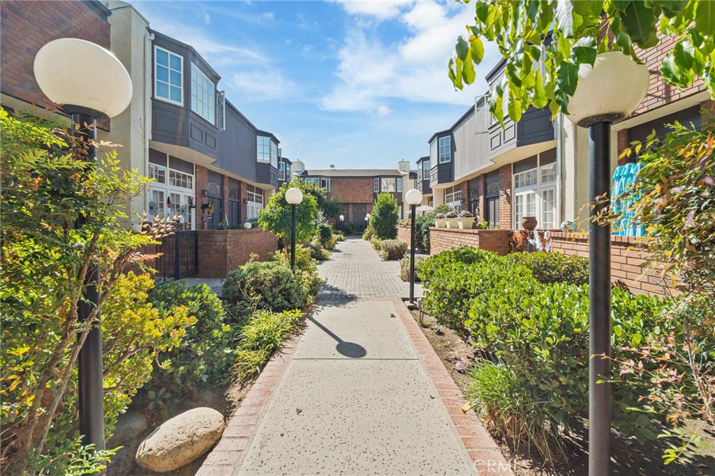 5440 Lindley 201 Property Photo 29