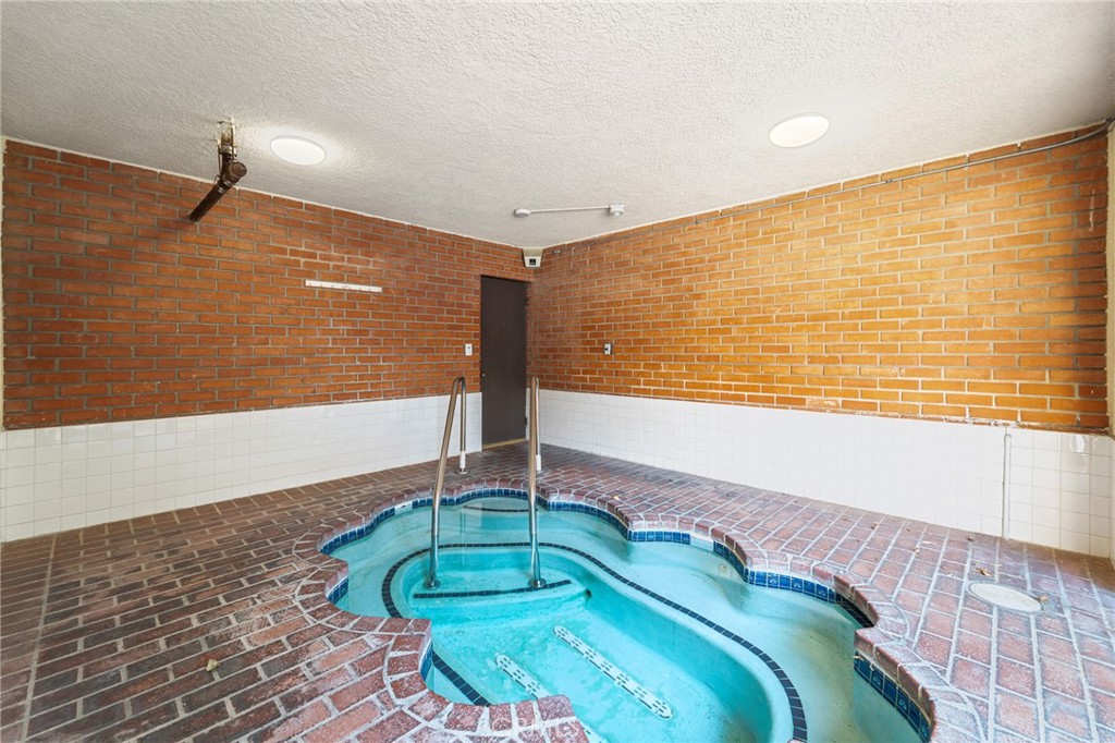 5440 Lindley 201 Property Photo 34