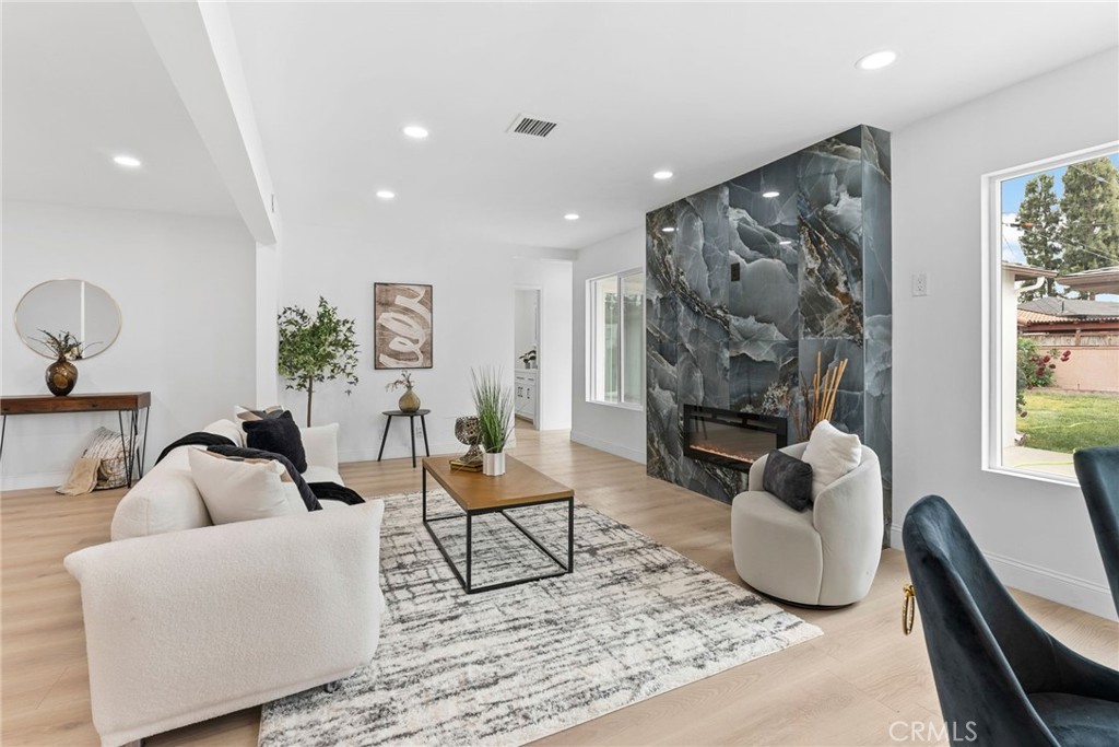 9246 Manzanar Property Photo 6