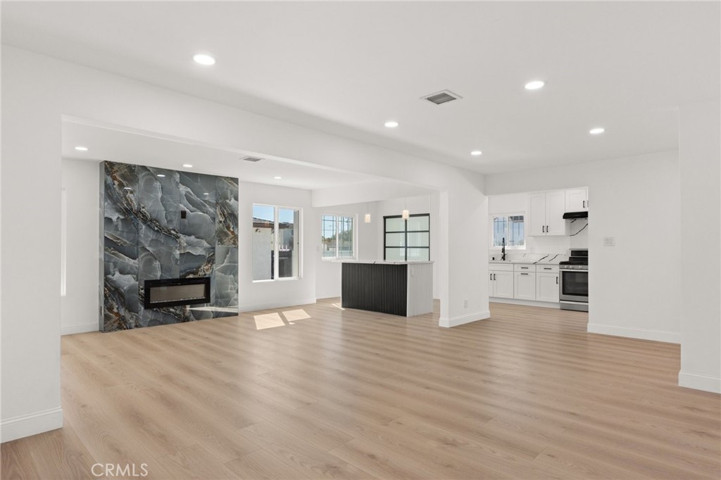 9246 Manzanar Property Photo 9