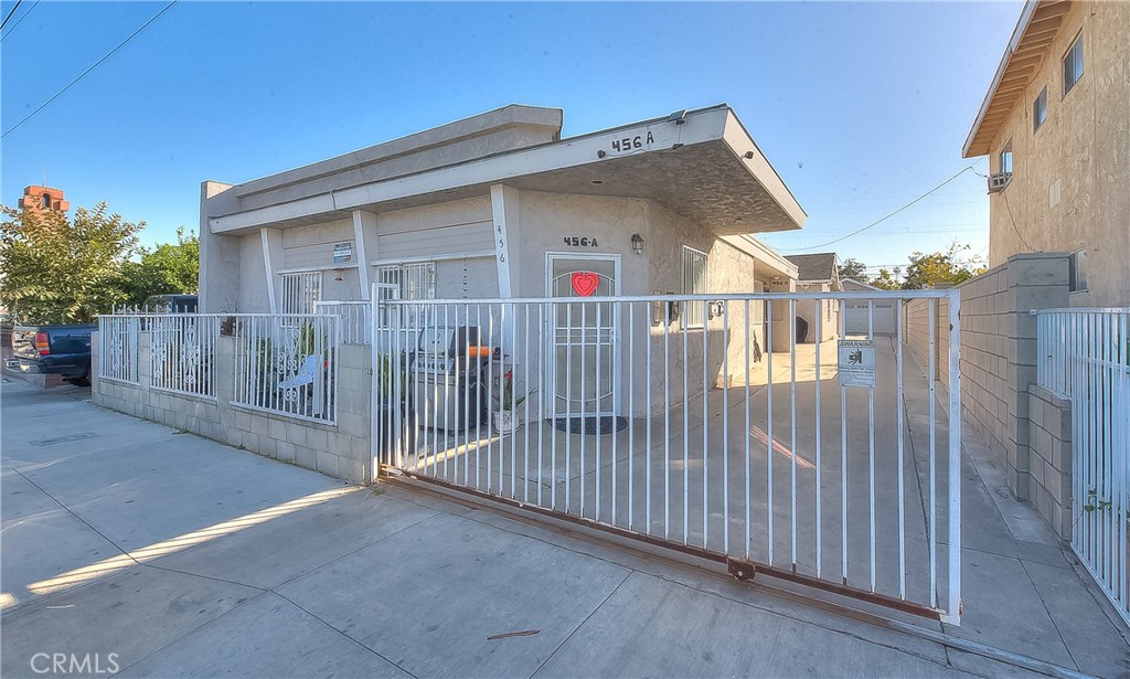 456 E Market Property Photo 2
