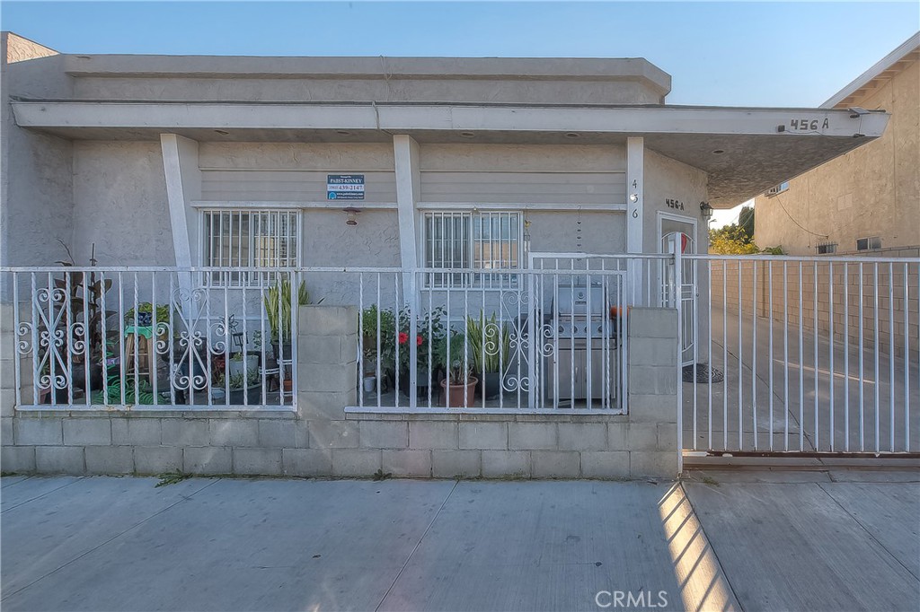 456 E Market Property Photo 3