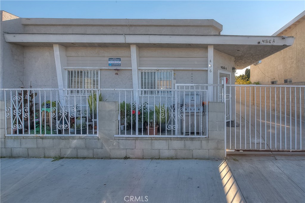 456 E Market Property Photo 3