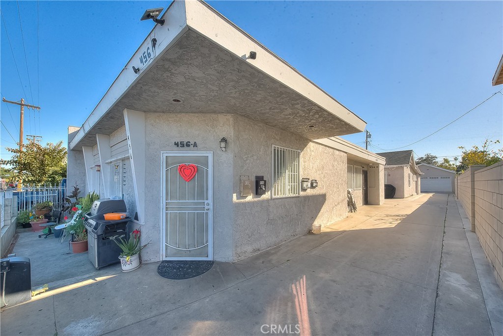 456 E Market Property Photo 5