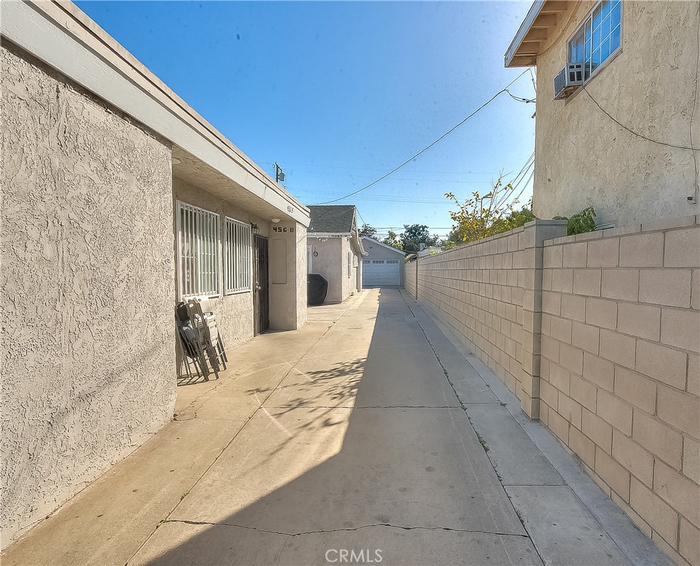 456 E Market Property Photo 6