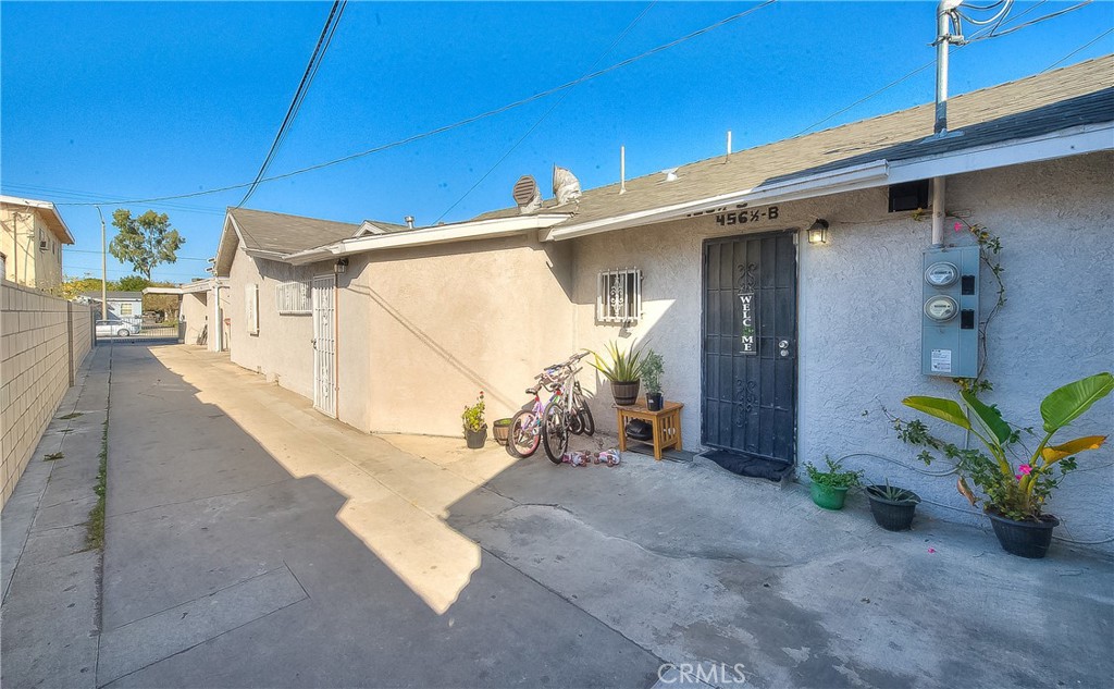 456 E Market Property Photo 11