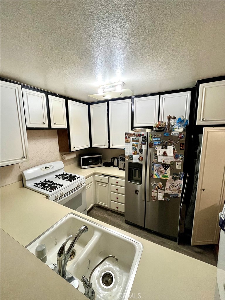 9600 Van Nuys 210 Property Photo 8
