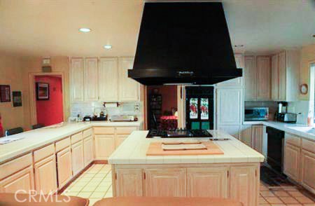 17033 Rayen Property Photo 5