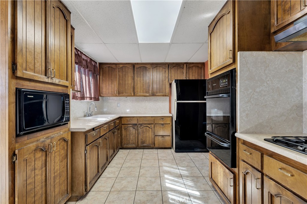 18600 S New Hampshire Property Photo 9