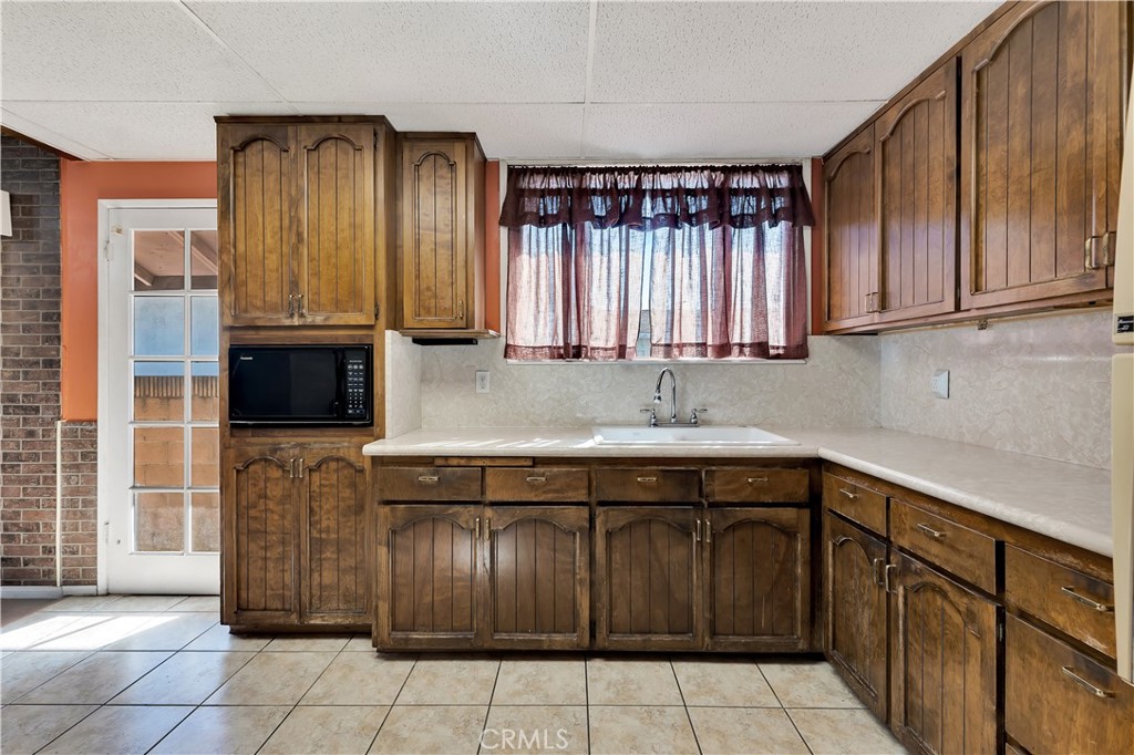 18600 S New Hampshire Property Photo 10