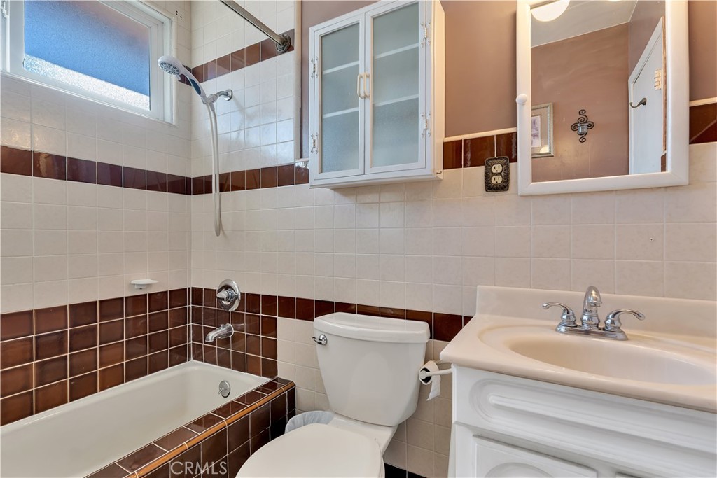 18600 S New Hampshire Property Photo 17