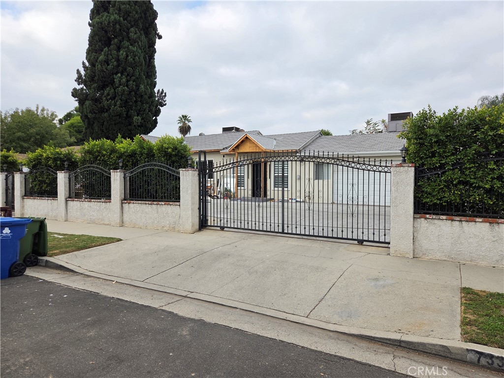 7333 Jamieson Property Photo 1