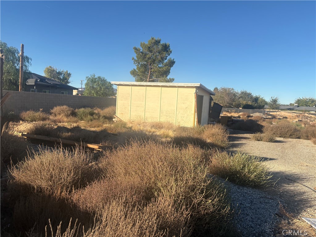 43029 7th Street E Property Photo 3