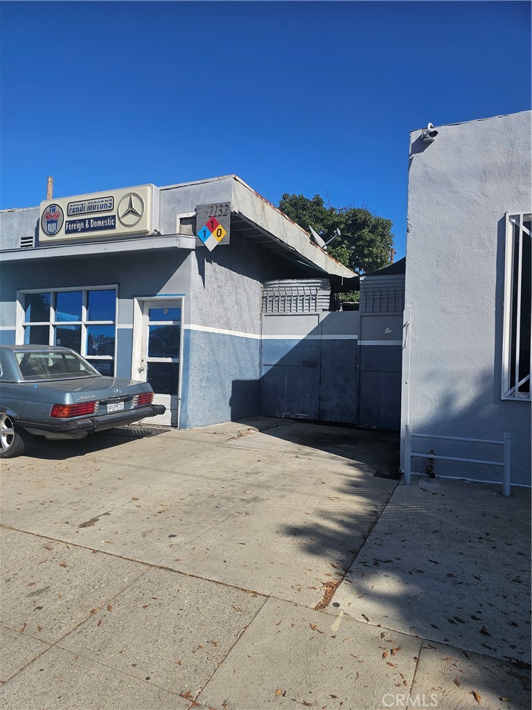 1132 N Hollywood Way