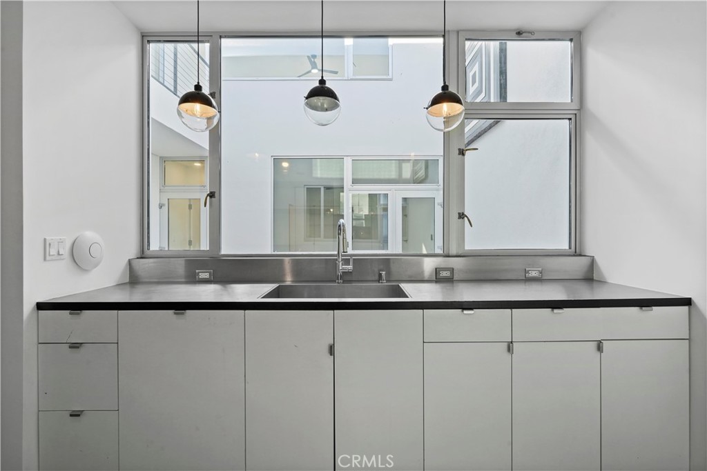 1121 Abbot Kinney Property Photo 12