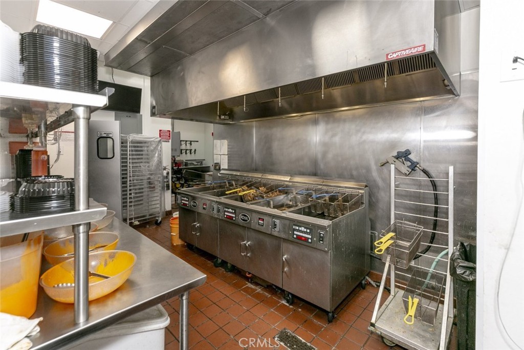4494 Atlantic Avenue Property Photo 8
