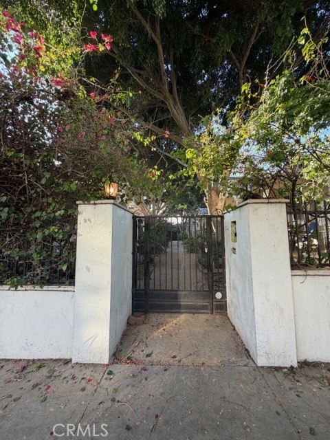 1537 N Serrano Avenue N Property Photo 2