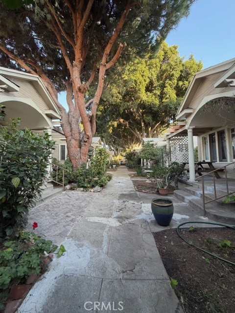 1537 N Serrano Avenue N Property Photo 4