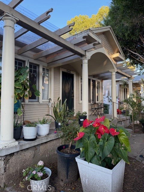 1537 N Serrano Avenue N Property Photo 6
