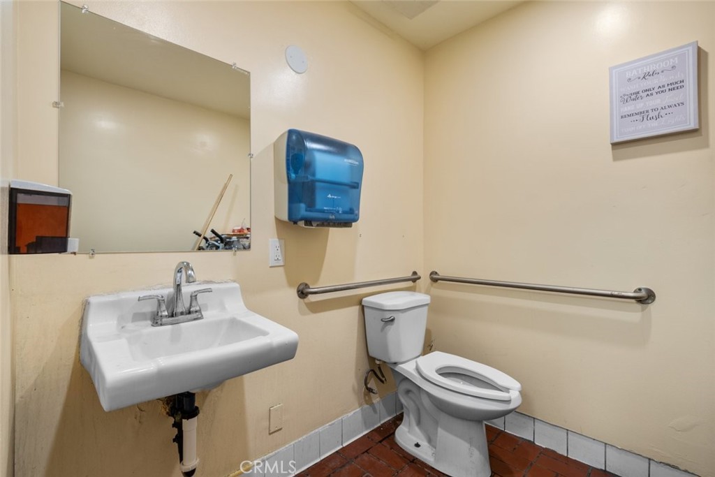 101 N Victory Boulevard E Property Photo 25