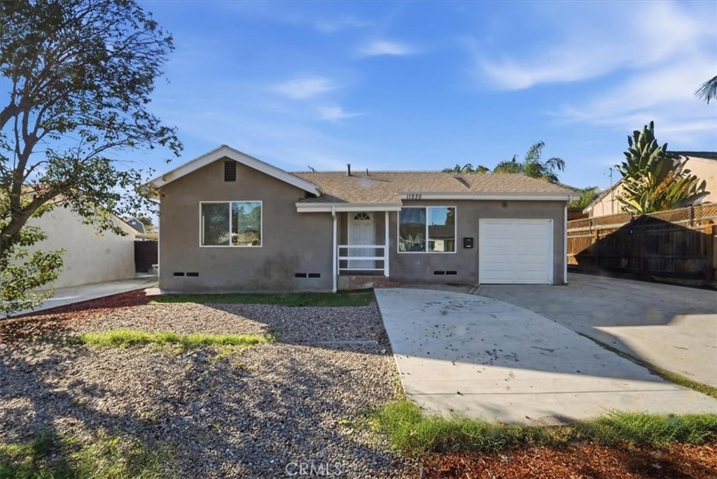 11235 Mina Avenue Property Photo