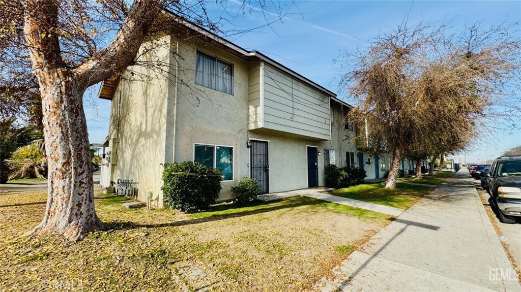 2909 S Chester Property Photo 1