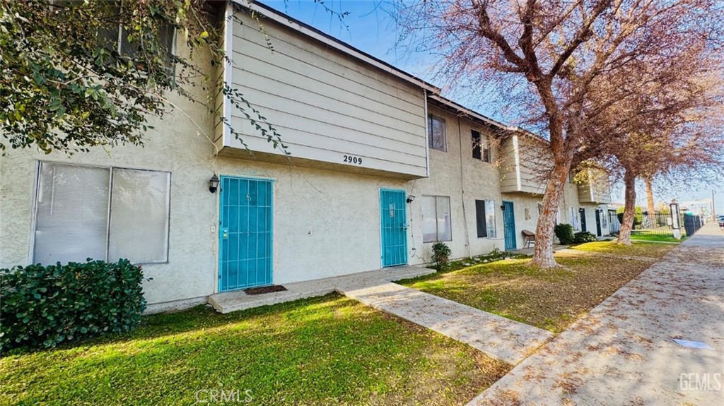 2909 S Chester Property Photo 7