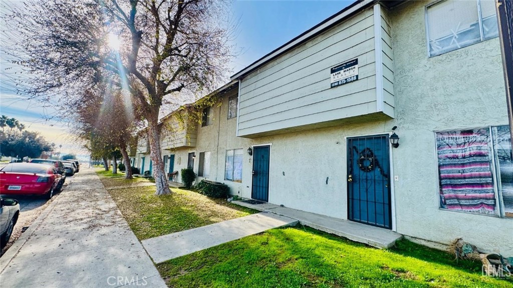 2909 S Chester Property Photo 8