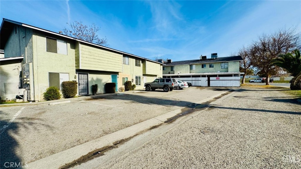 2909 S Chester Property Photo 10