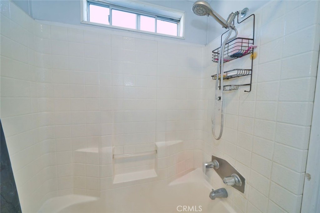 23450 Newhall Spc 34 Property Photo 13