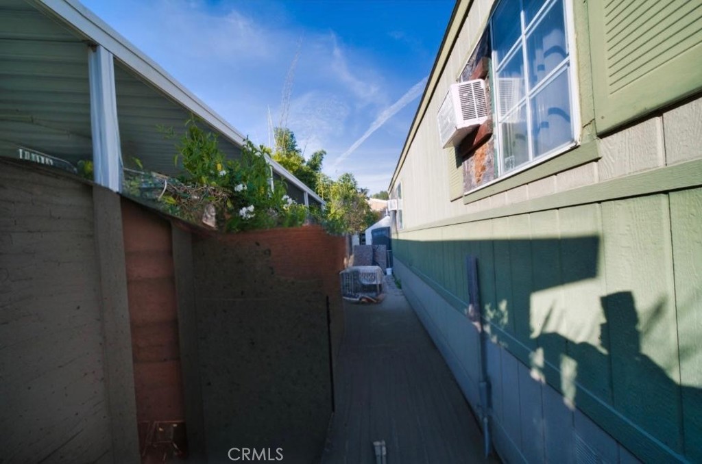 23450 Newhall Spc 34 Property Photo 14