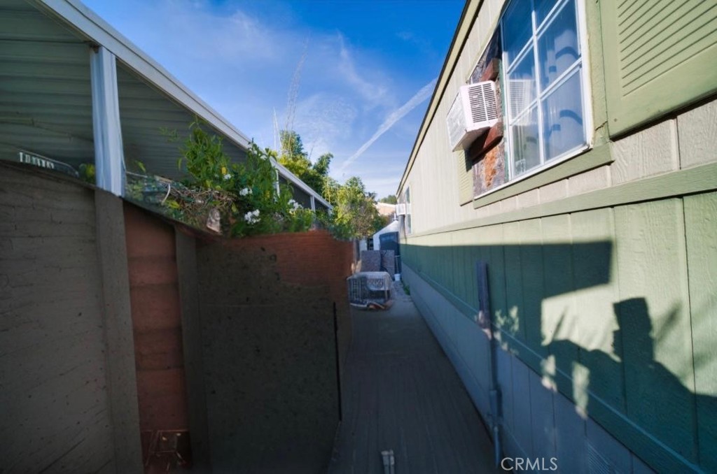 23450 Newhall Spc 34 Property Photo 14