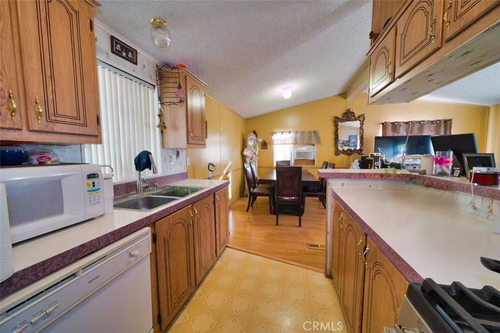23450 Newhall Spc 34 Property Photo 15