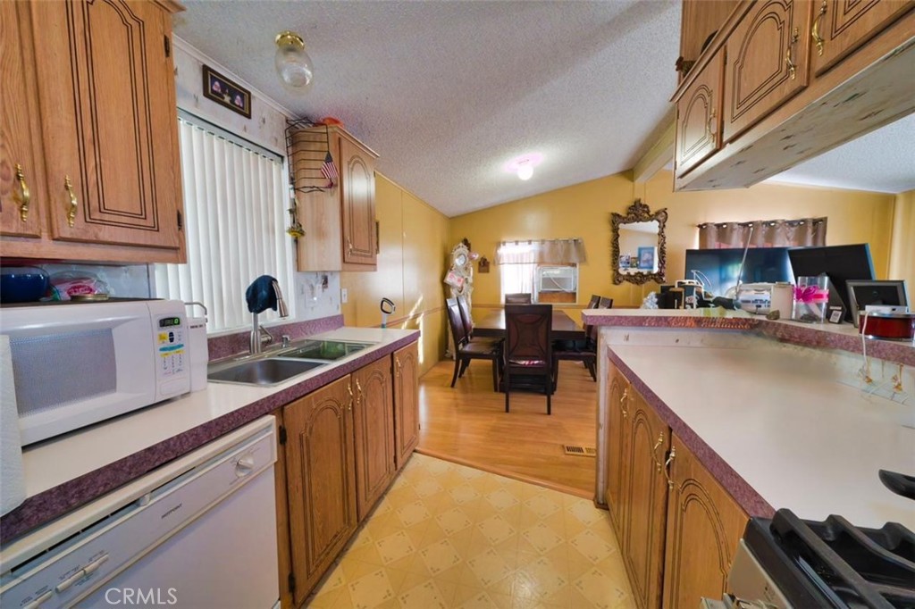 23450 Newhall Spc 34 Property Photo 15