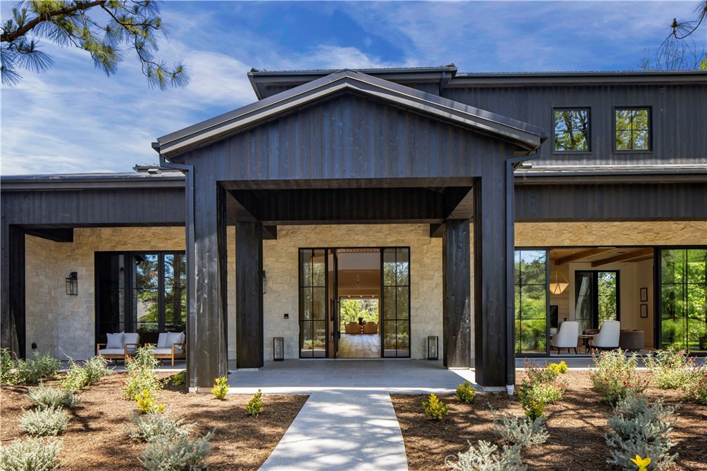 24341 Rolling View Road Property Photo 3