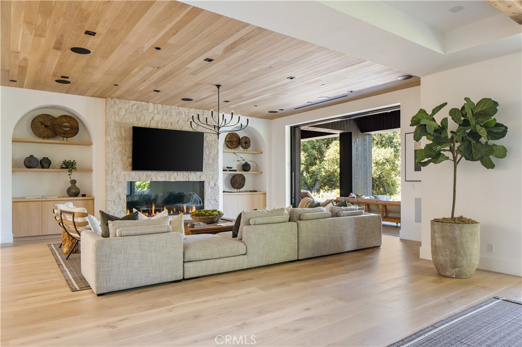 24341 Rolling View Road Property Photo 10