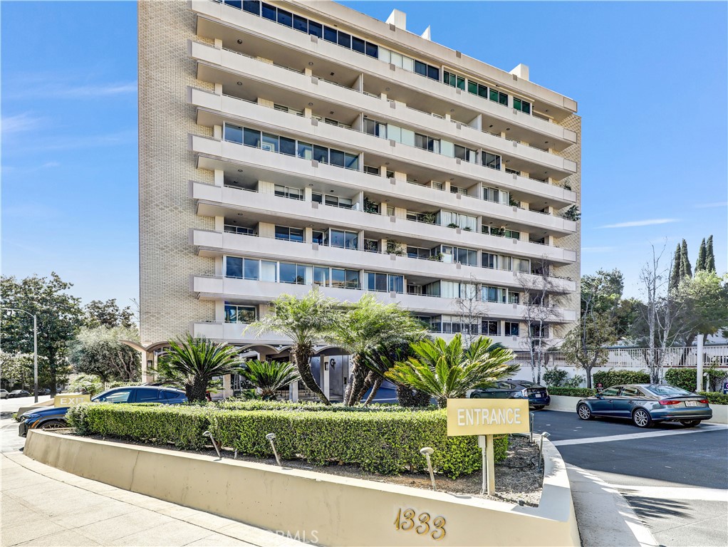 1333 S Beverly Glen Boulevard 402 Property Photo 2
