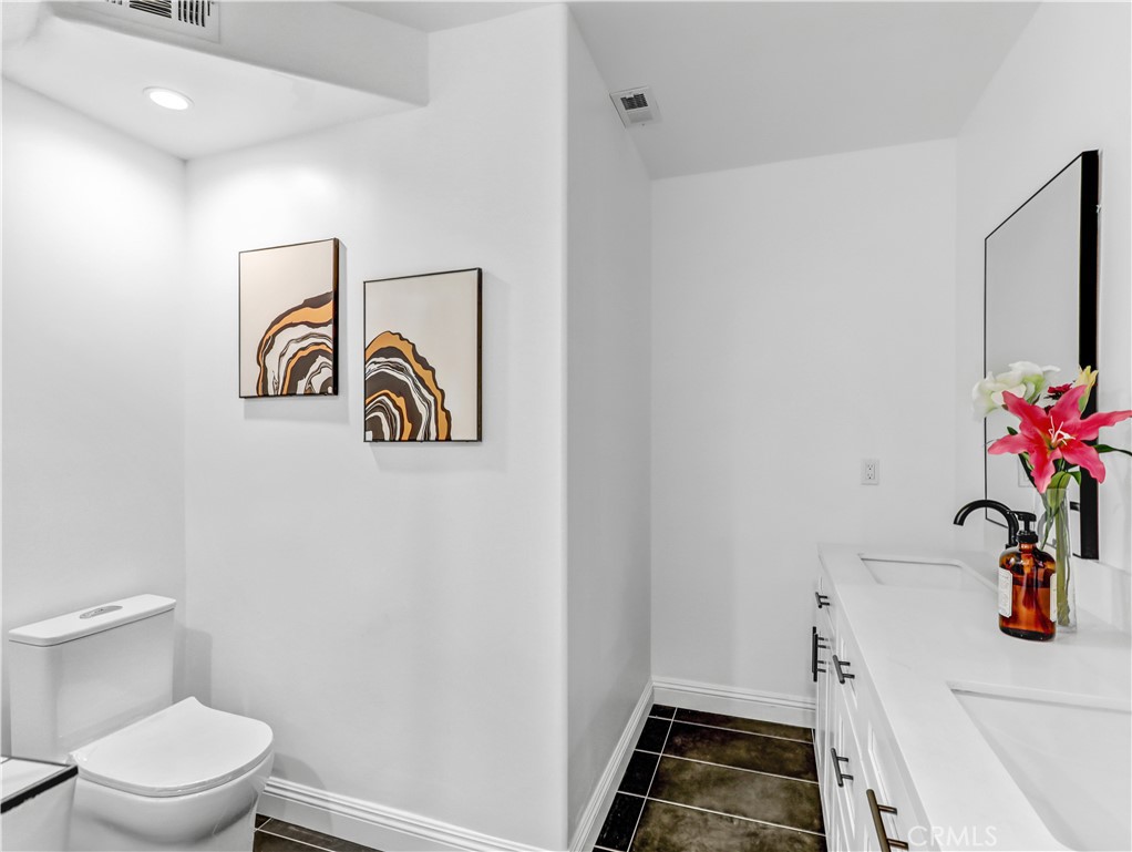 1333 S Beverly Glen Boulevard 402 Property Photo 18