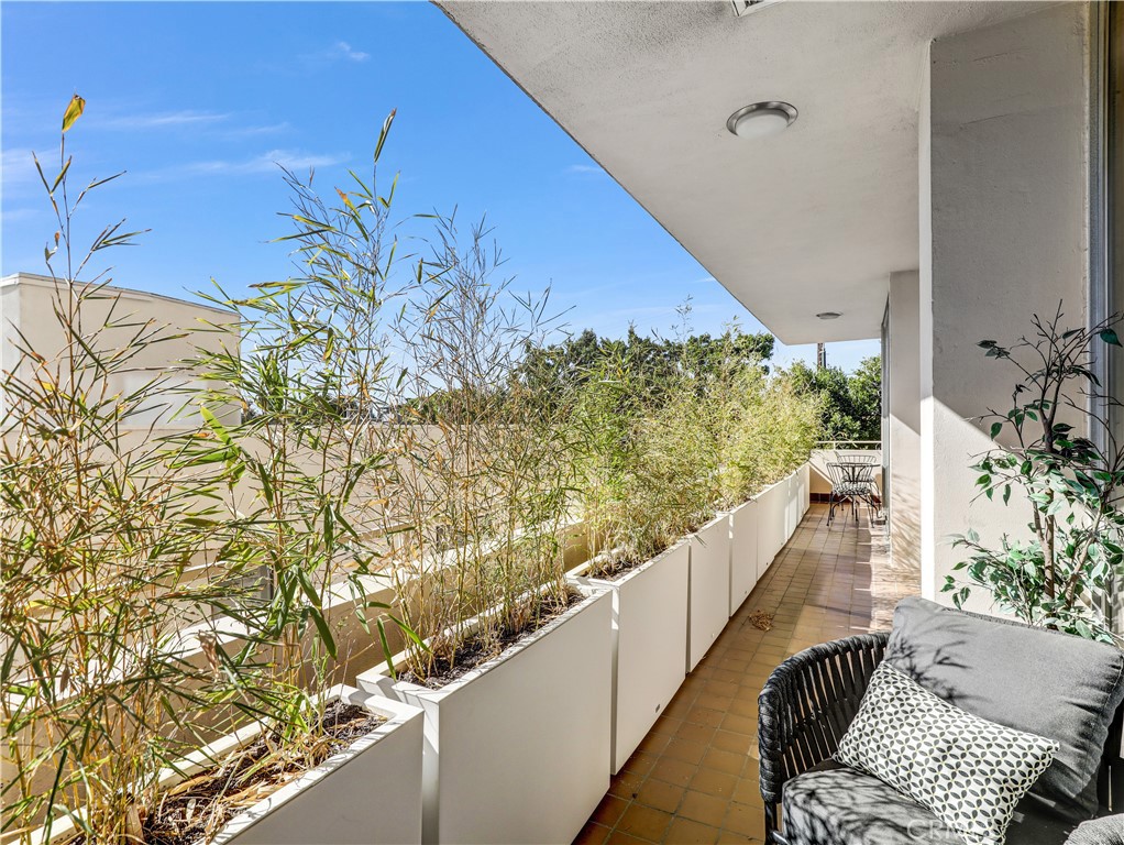 1333 S Beverly Glen Boulevard 402 Property Photo 25